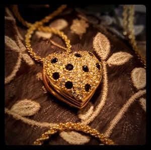 Beautiful gold filled pendant and chain.